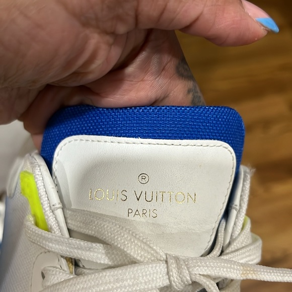 Louis Vuitton - Picture 4 of 5